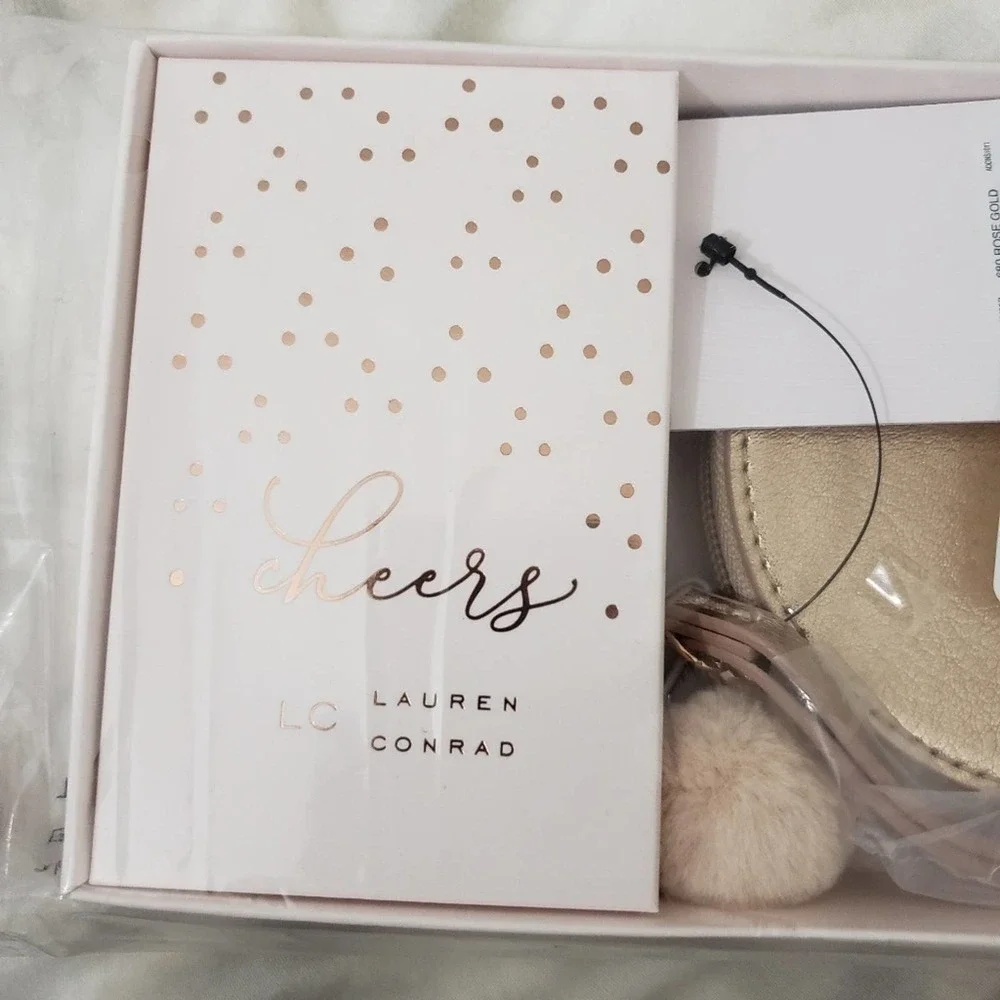 🛑 2 / $40 Sale! Lauren Conrad circle wristlet (NWT)